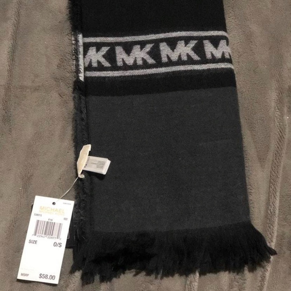 Michael kors scarf